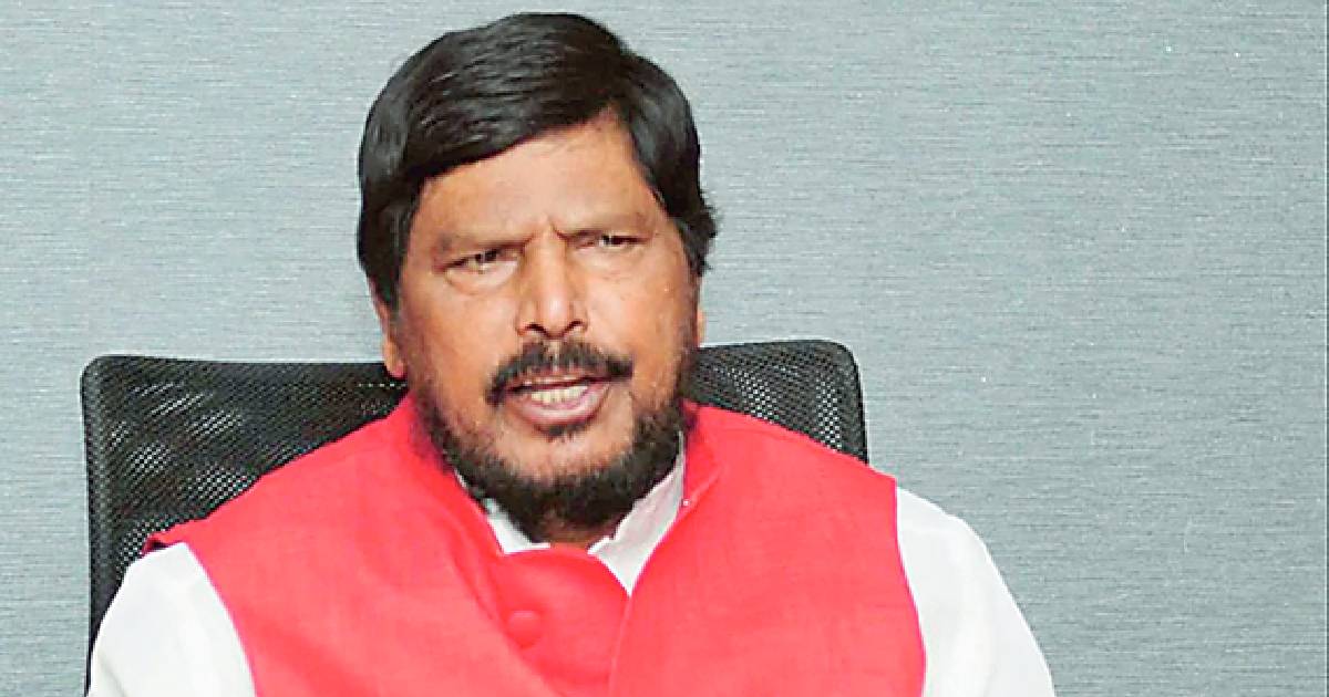 Athawale prays for peace at Ajmer Dargah